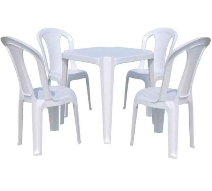 Conjunto de mesa e cadeiras de plástico branco