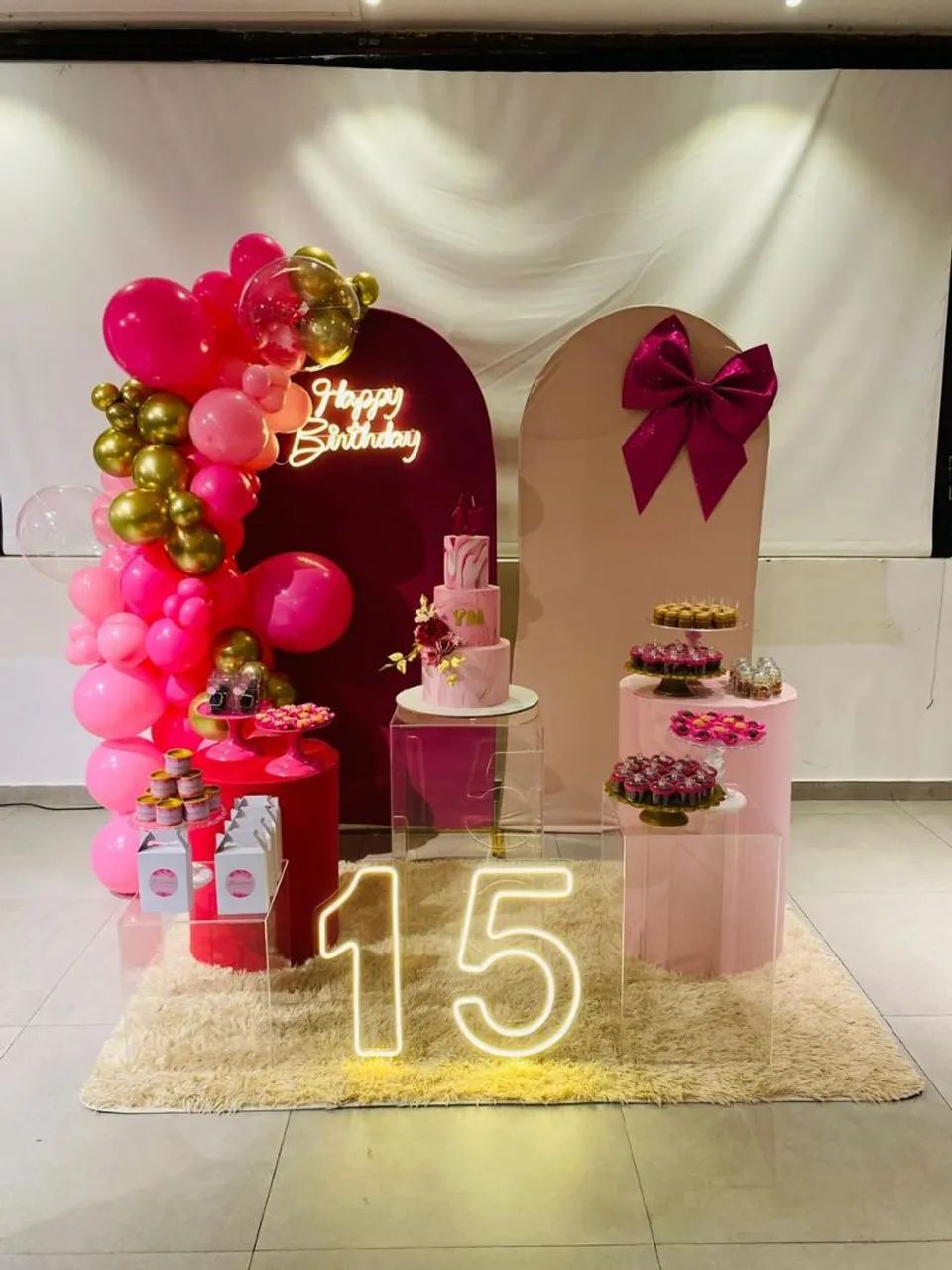 Decoração de Festa de 15 Anos - Rosa e Dourado