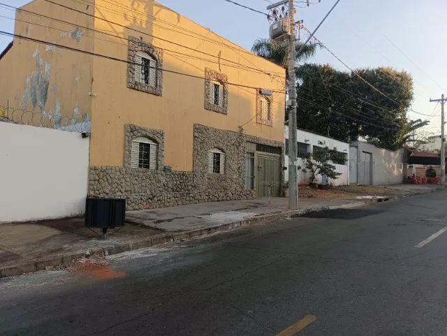 Aluguel de sobrado super seguro e bem localizado - Próximo Catedral e Pç Universitária