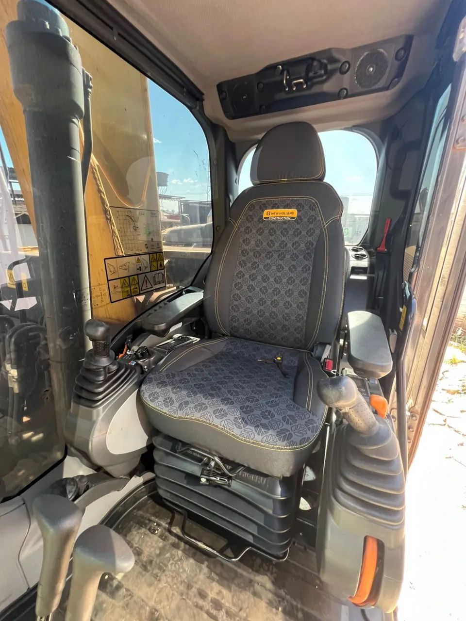 Ano 2024 Escavadeira New Holland financia E215 n Komatsu hyundai caterpillar  - Foto 4