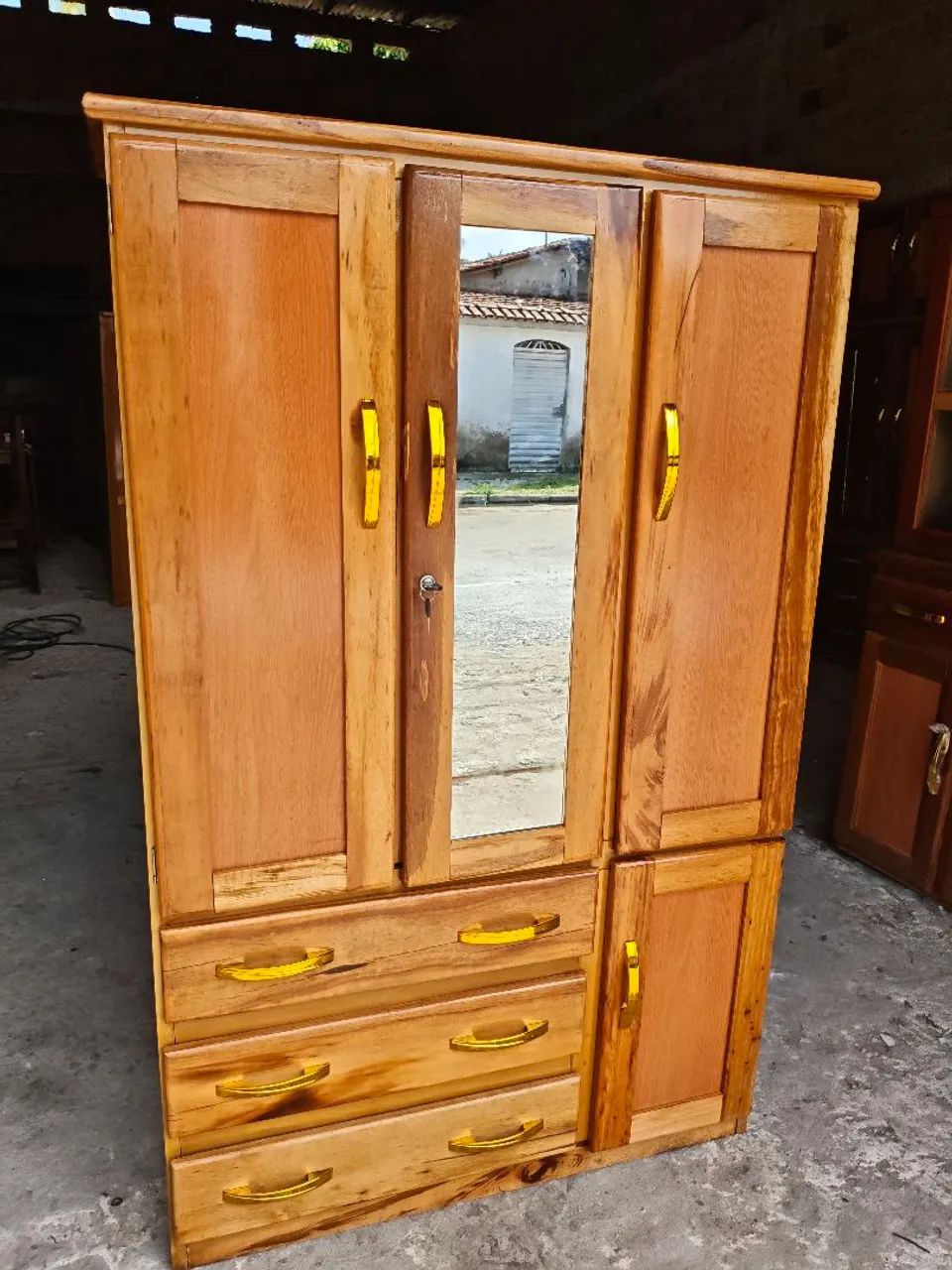 Guarda roupa de madeira com espelho frete grátis  - Foto 3