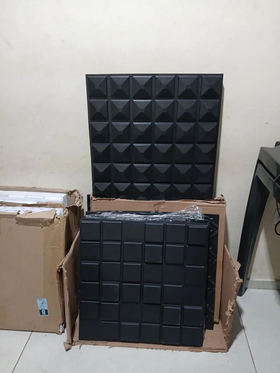 Revestimento preto / Parede / 50cm x 50cm 