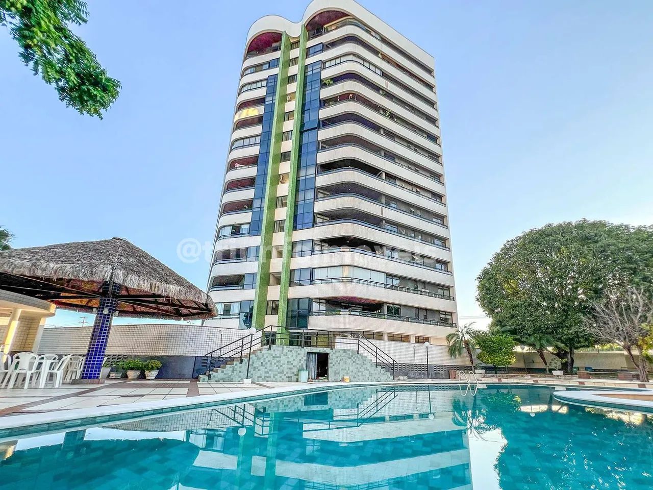 Apartamento a venda no Ilhotas com 4 Suítes TR217438 THE -105STB6