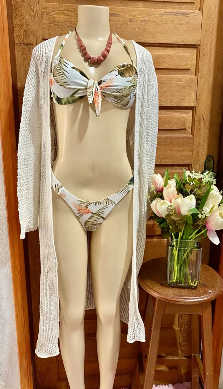 Conjunto de Biquíni com Cardigã