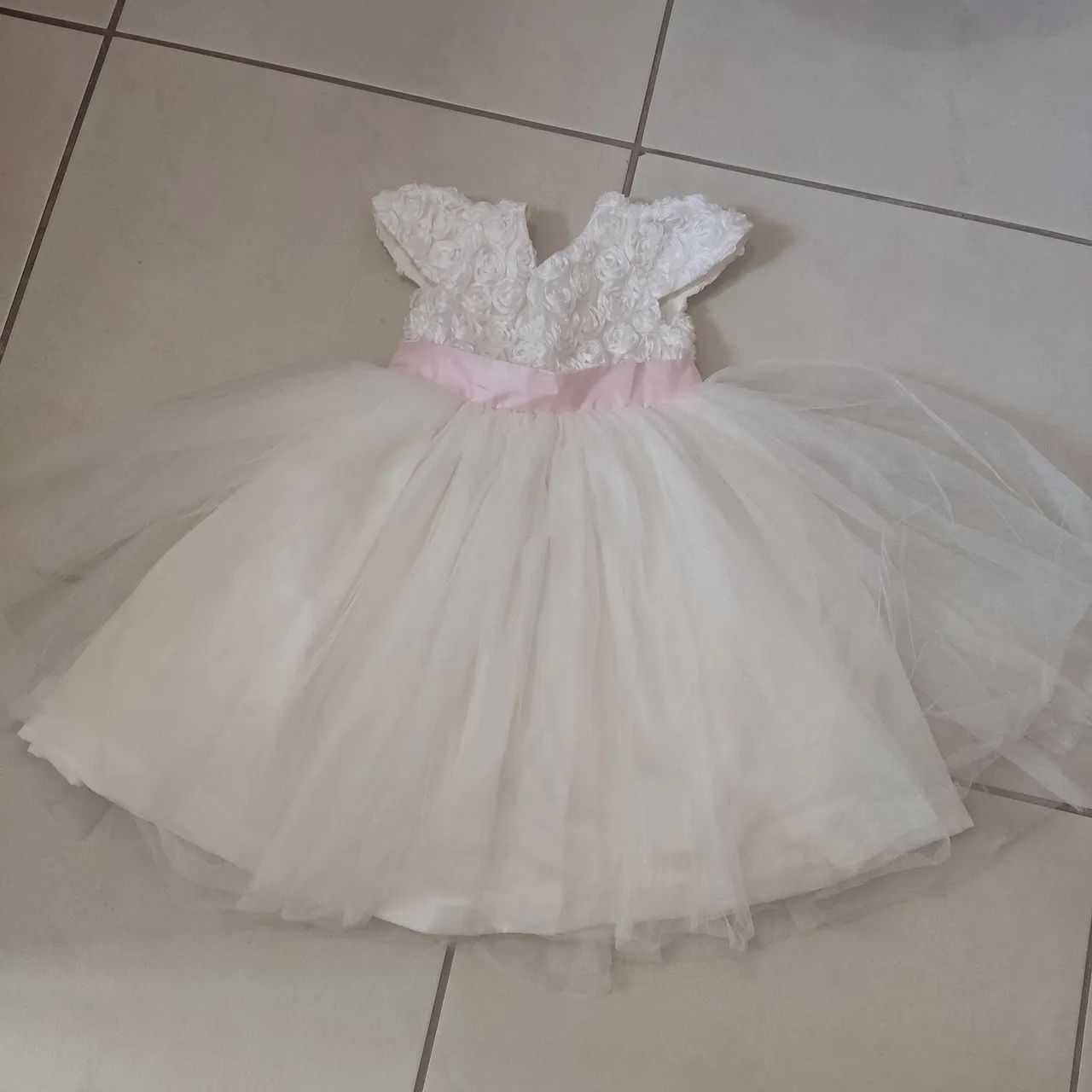 Vestido de festa infantil branco com rosa