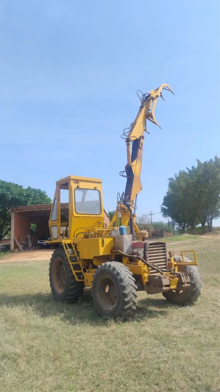 Vendo Carregadeira de cana MF 290 trator ano 1993