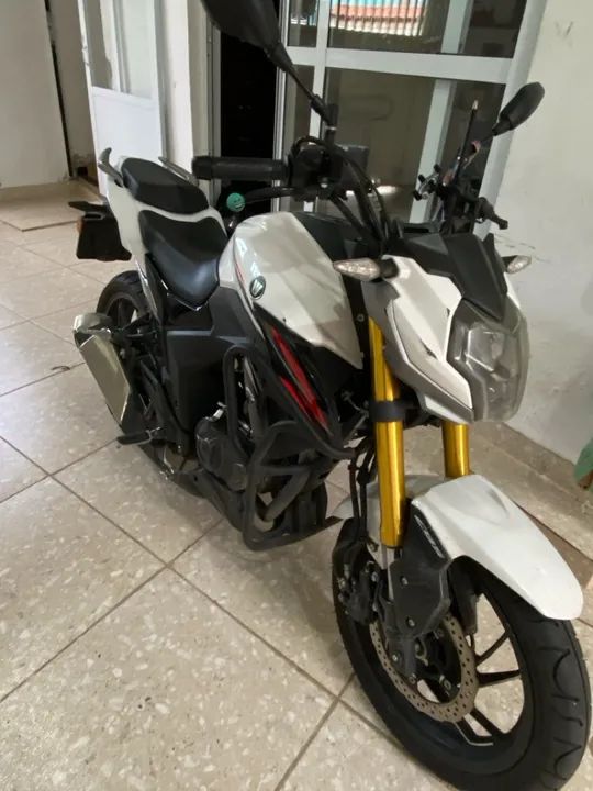 Motocicleta Branca em Ótimo Estado - Foto 4
