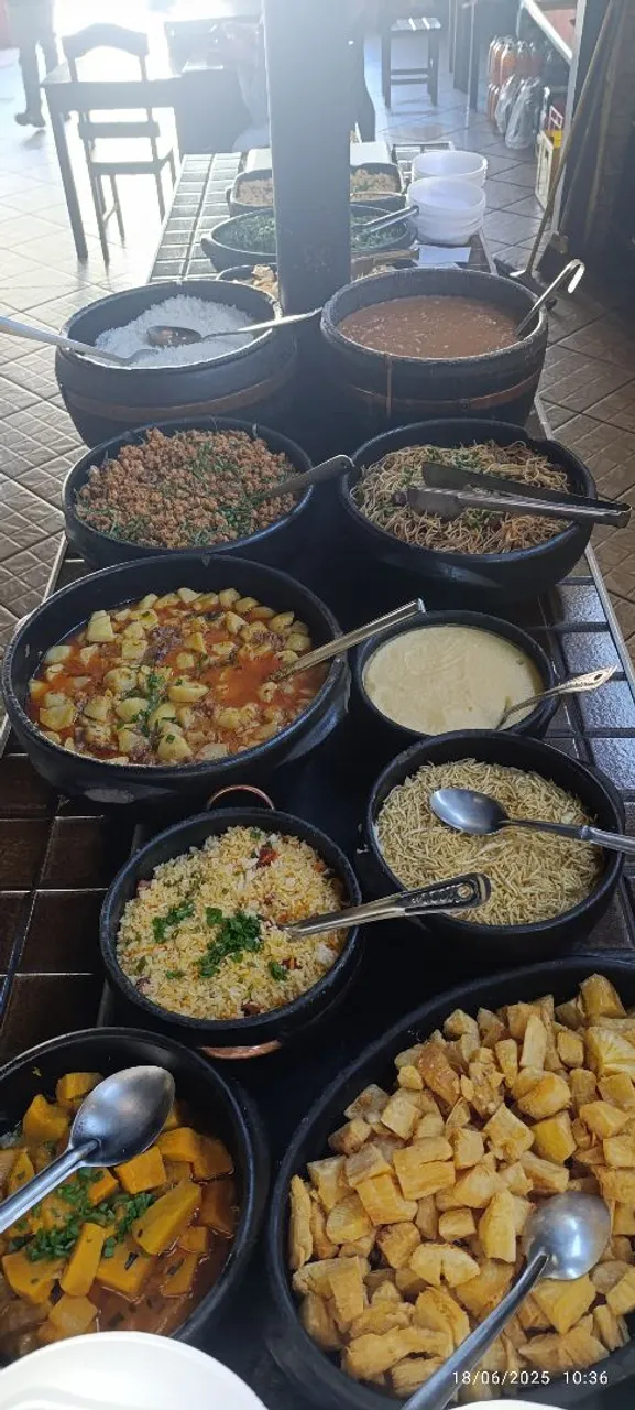 Vaga de cozinheira self service.