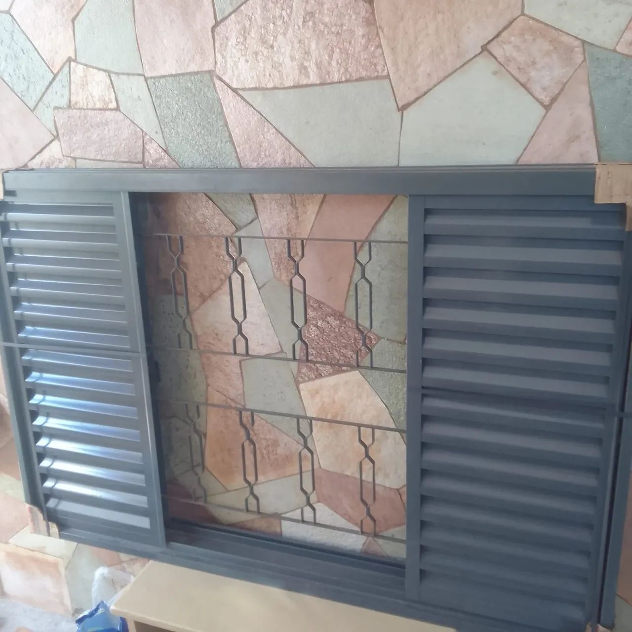 Janela Veneziana Sasazaki 1,5m x 1m - Foto 2