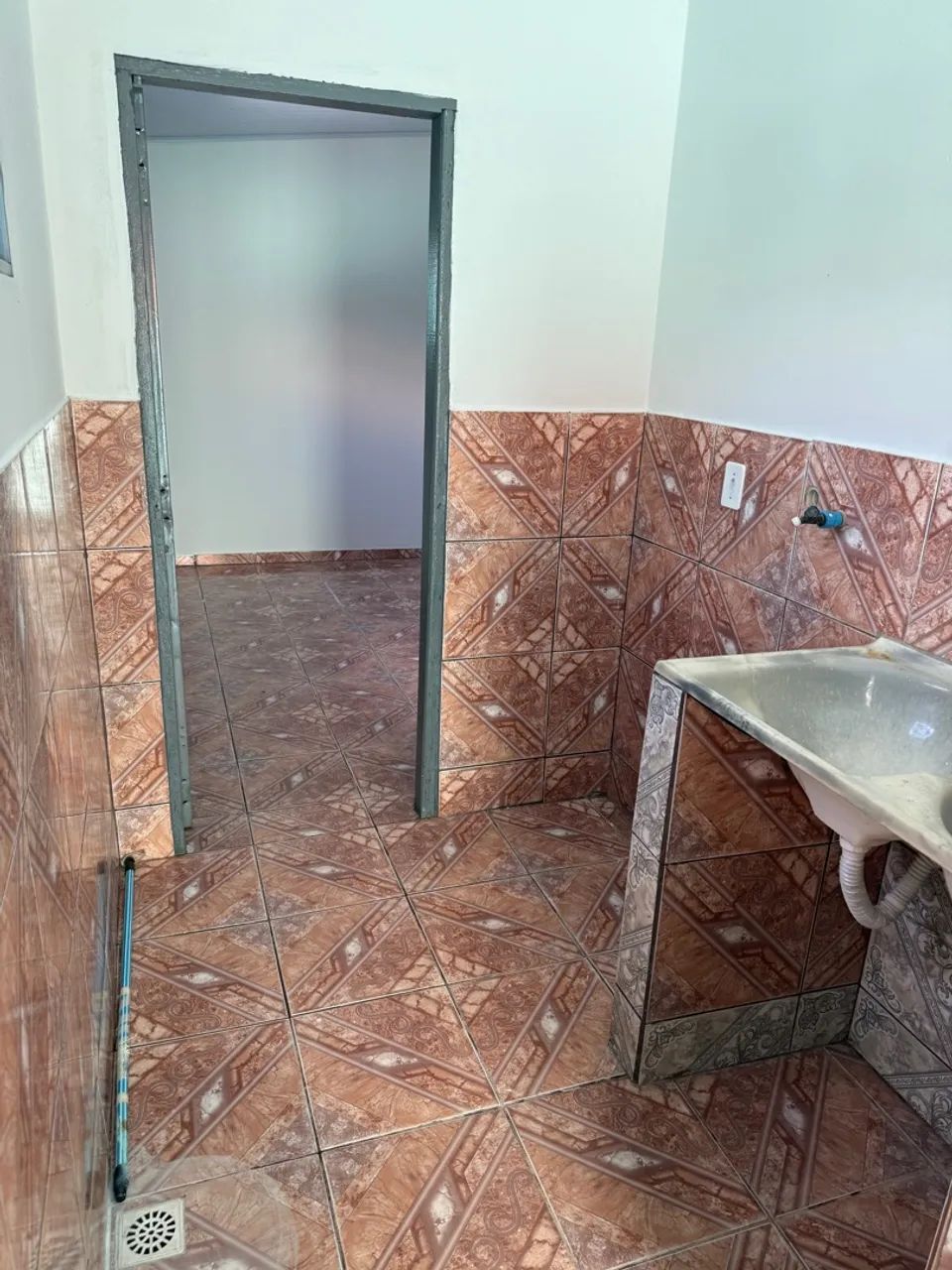 Aluguel de casa de 2 quartos acesso pelo corredor sem garagem  - Foto 4