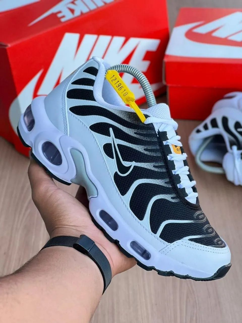 Nike Air Max Plus TN - Preto e Branco - Foto 5