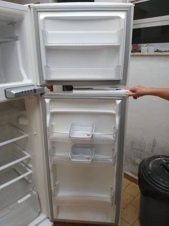 Geladeira Brastemp 340 litros funcionando perfeitamente bem conservado. - Foto 6