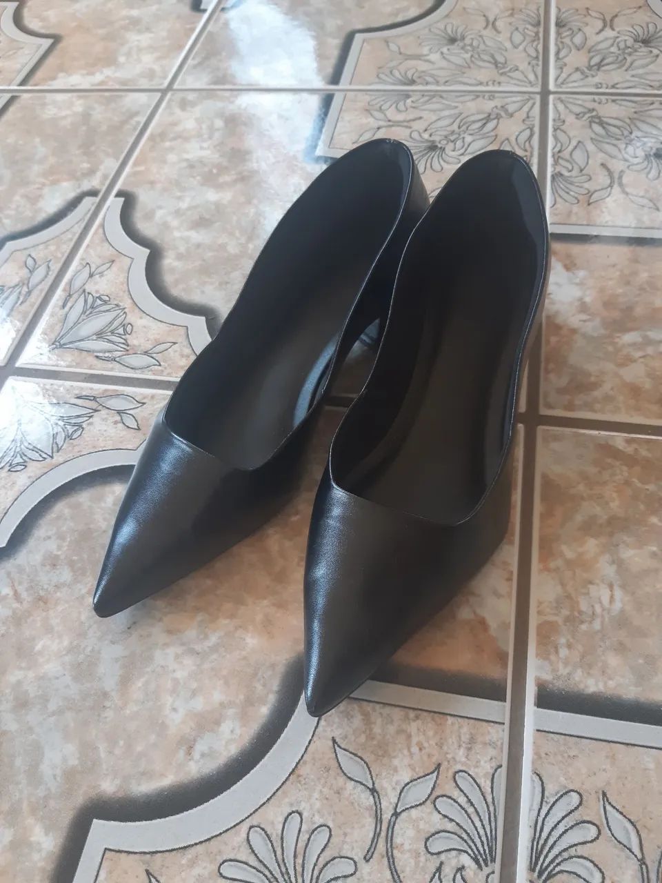 Sapatos de Salto Preto Clássicos