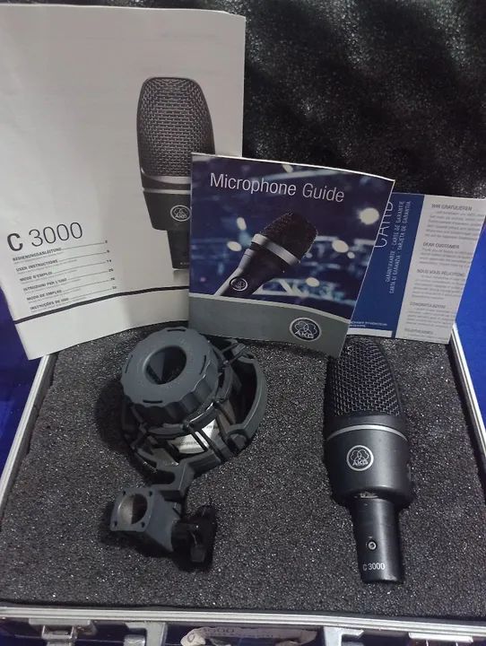 Microfone condensador AKG C3000, com diagrama de alta performance
