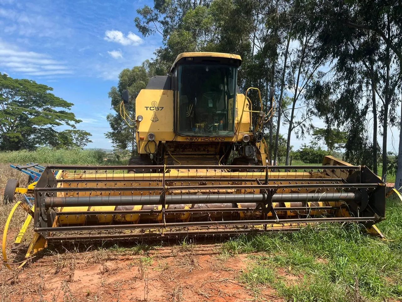 Colheitadeira New Holland TC 57 e Plantadeira Semeato 