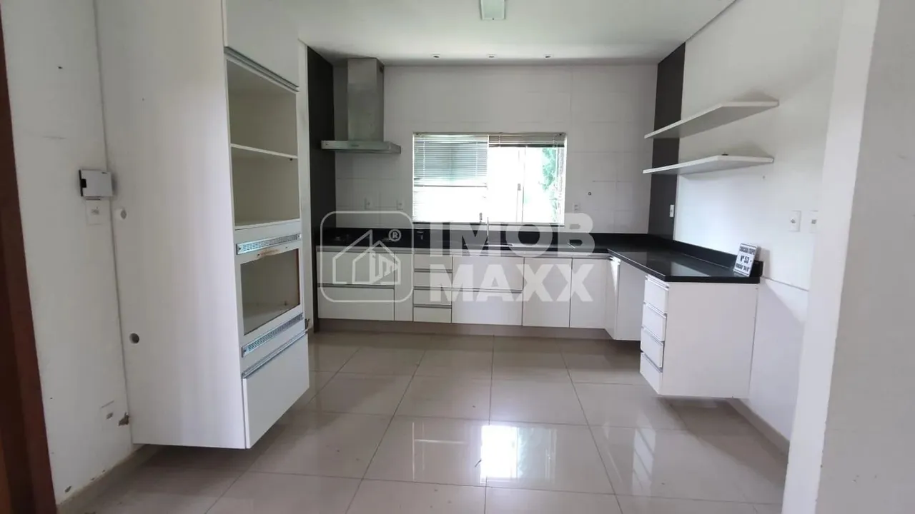 Casa de condomínio no Jardim Botânico, 4 quartos, 3 suítes, 360m², quintal de 1253m², vend