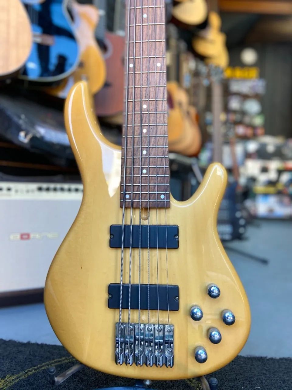 Baixo Tagima Millenium 6 cordas seminovo - Foto 2