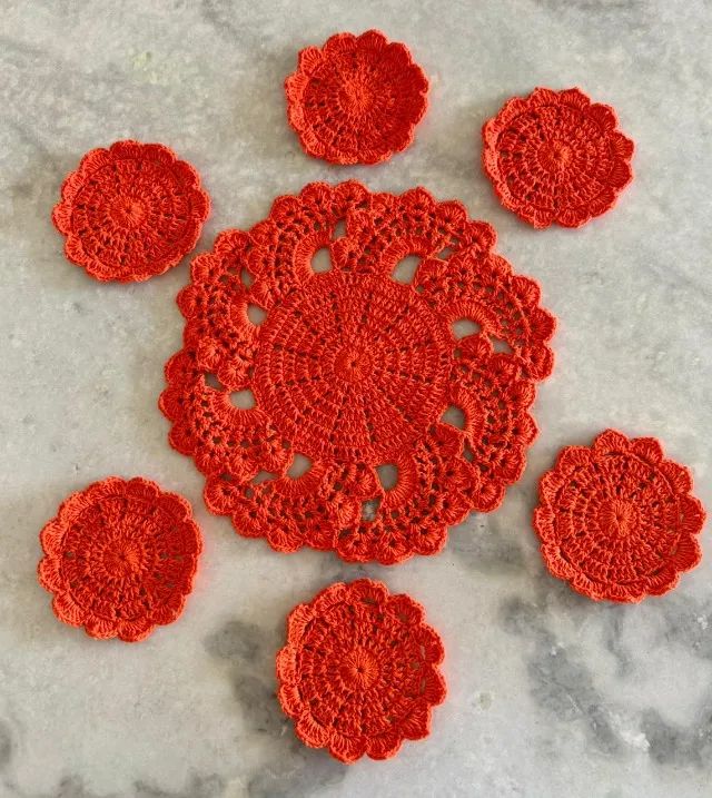 Jogo de sousplat americano laranja de 6 peças para prato e 6 peças para copo - Foto 2