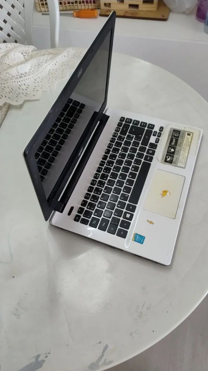 Notebook Acer E14 14" com Defeito