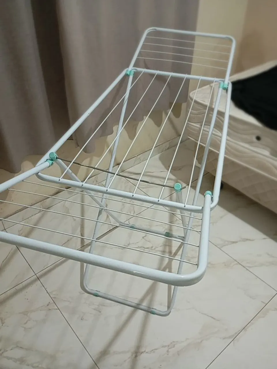 Varal de Chão Dobrável - Prático e Resistente