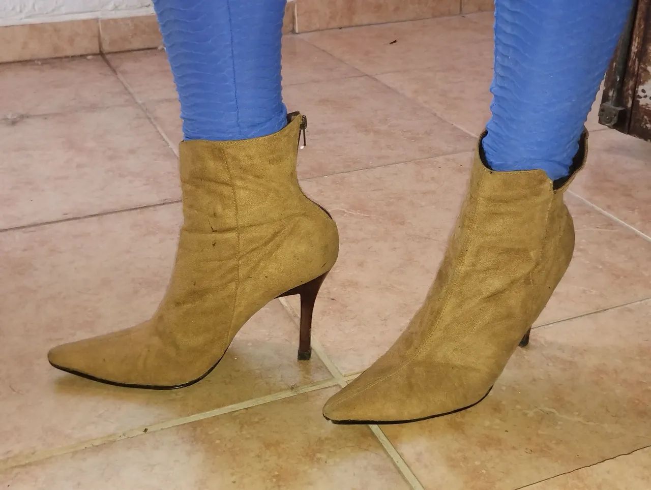 Botas de Salto Amarelas - Foto 2