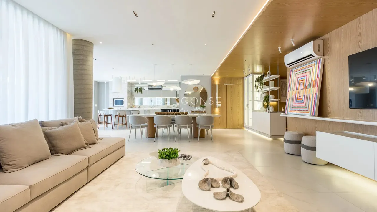 Apartamento de alto padrão no Edificio Rodin, próximo ao Museu do Olho, no bairro Ahú, com