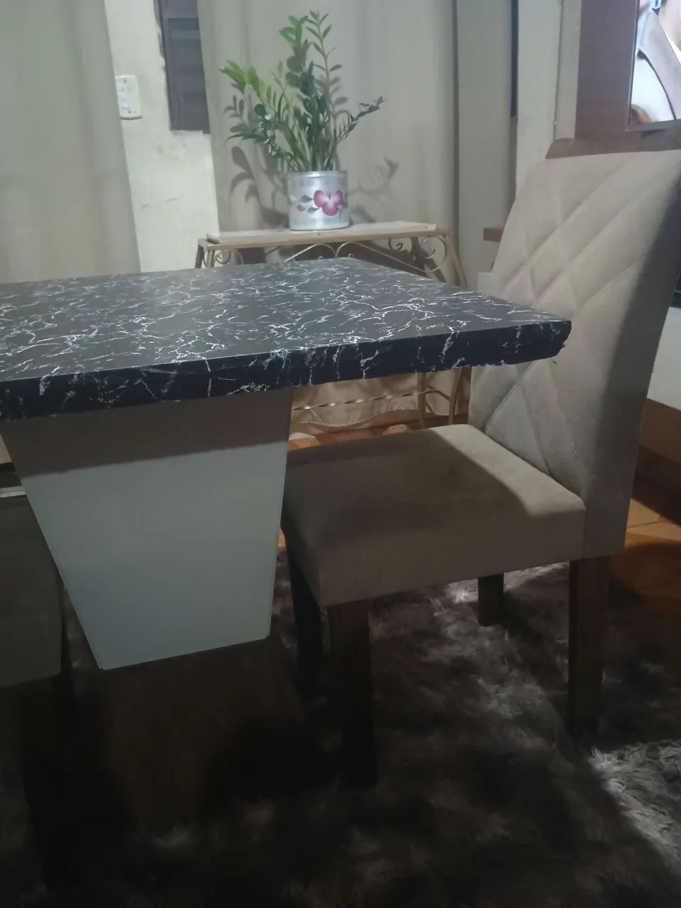 Vendo mesa com 4 cadeiras - Foto 2