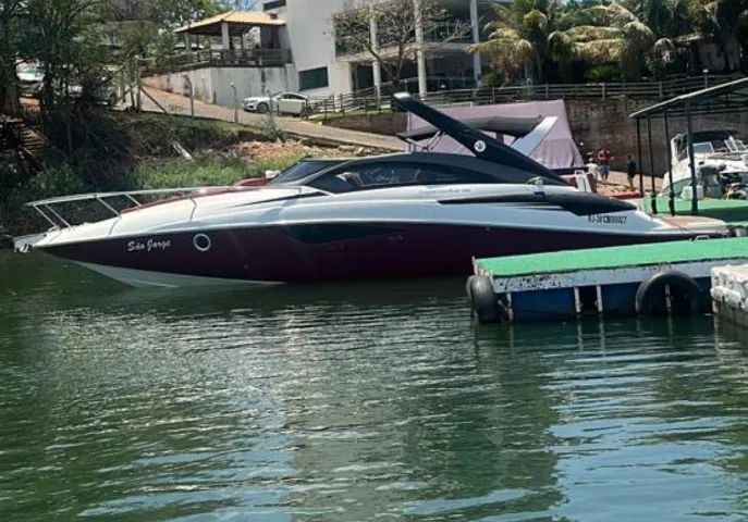 Lancha Royal Mariner 330 33 pés 2013 Gabinada - Foto 3
