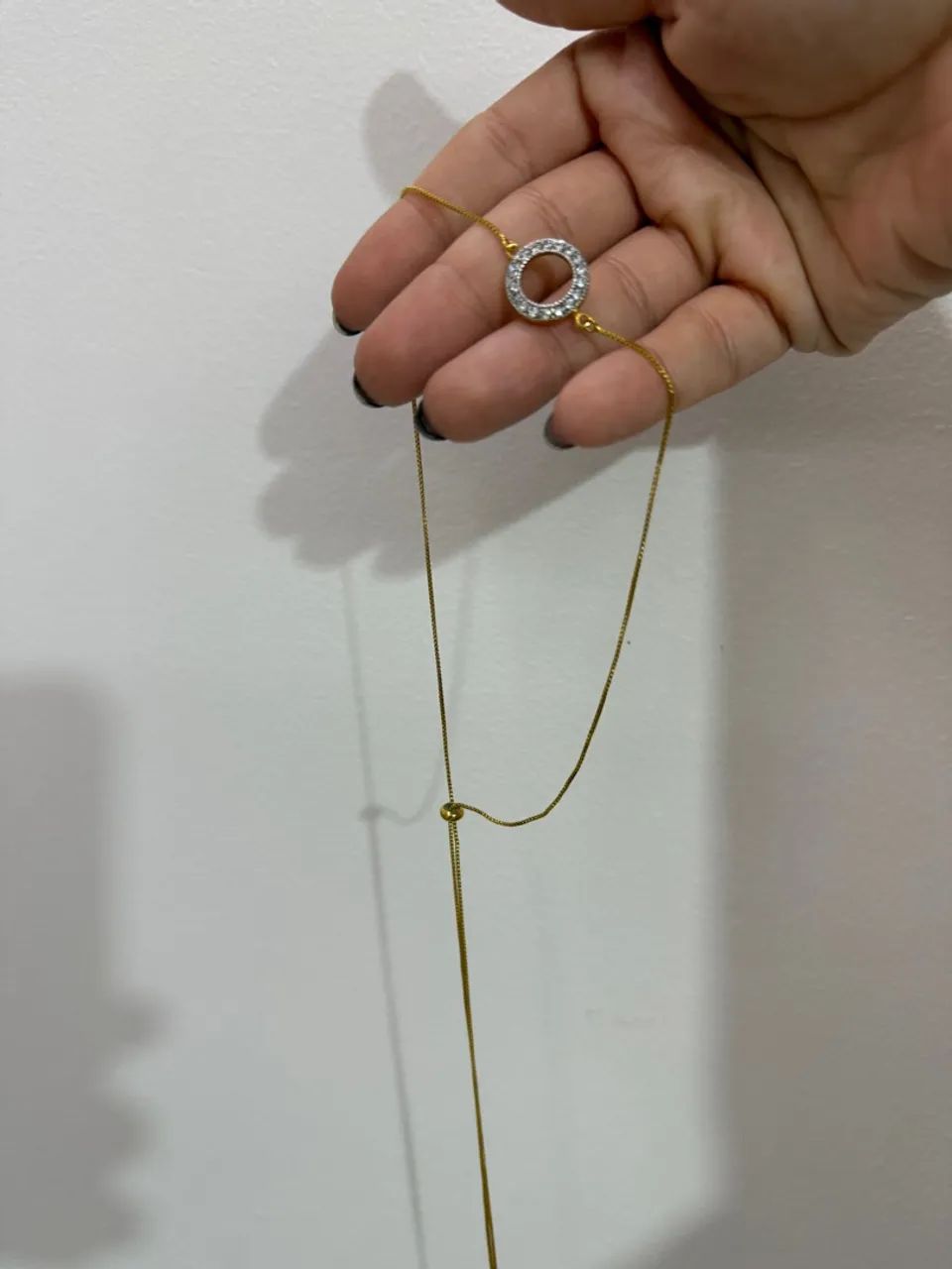 Colar com pingente de círculo cravejado de zircônias - Foto 2