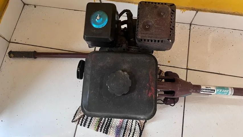 Vende-se Barco Alumínio com motor, capacidade para 6 pessoas - Foto 5