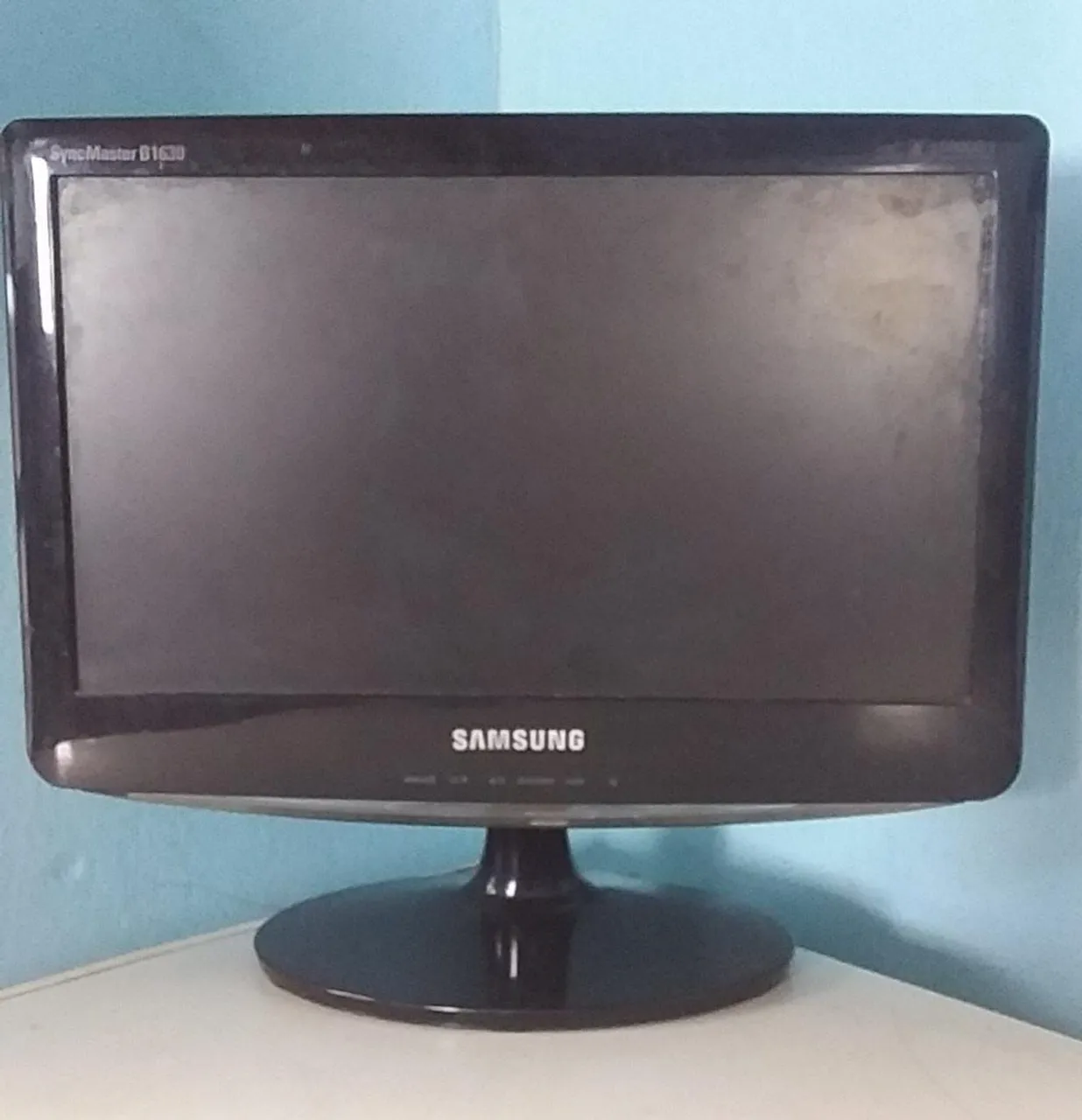 Dois monitores Samsung