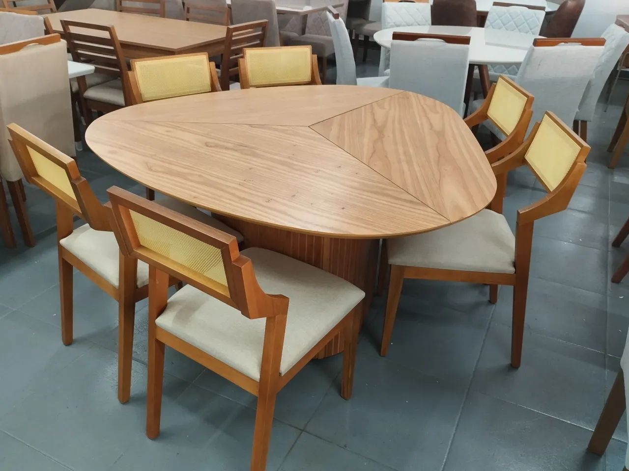 Mesa de Jantar em Madeira Maciça orgânica 
