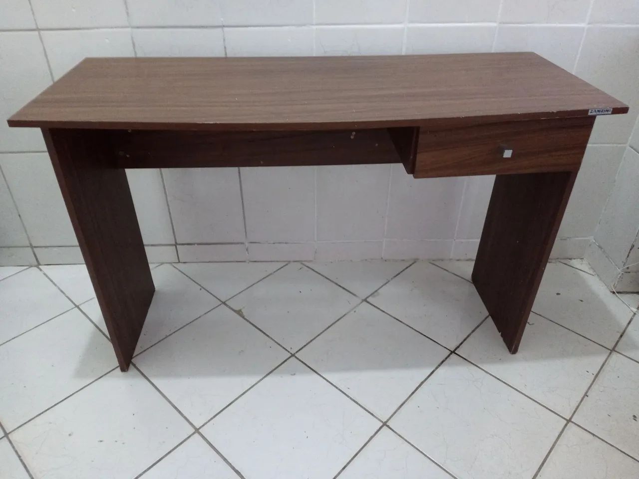 Mesa de escritório ou estudos com gaveta e cantoneira