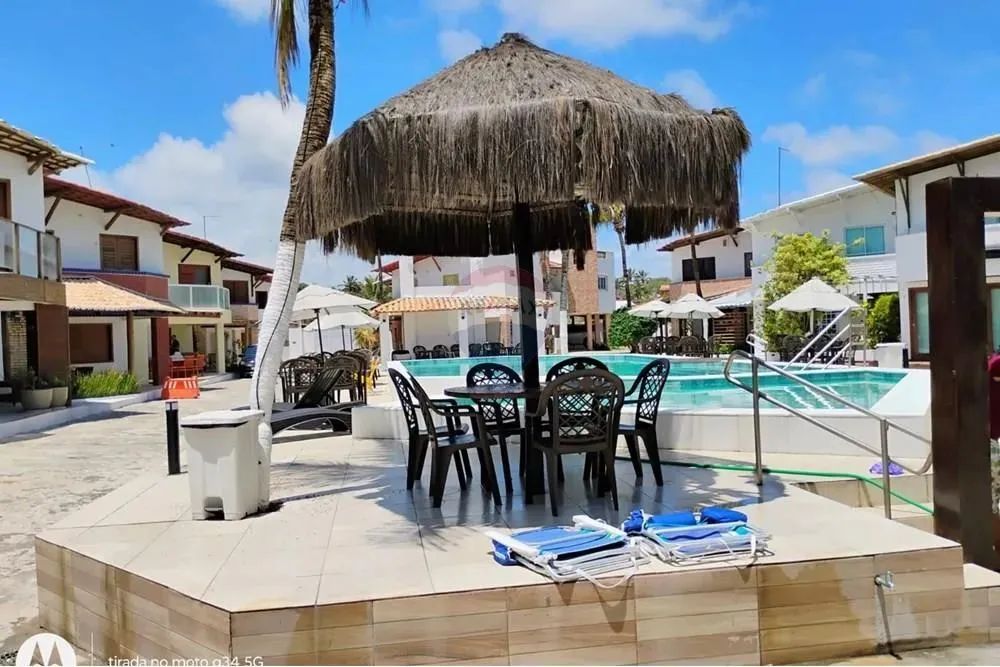 "Casa de Luxo na Praia: Conforto e Sofisticação"
