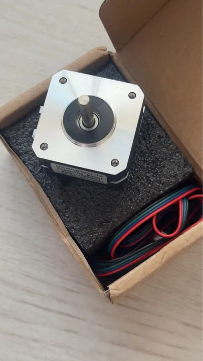 2 x Motor de passo Nema 17