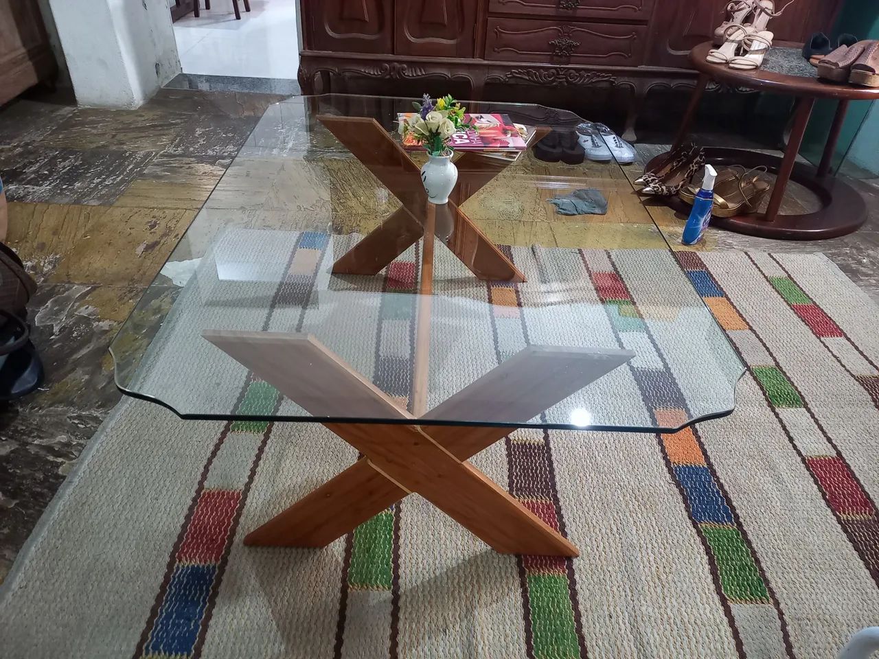 Mesa de centro de vidro com design moderno