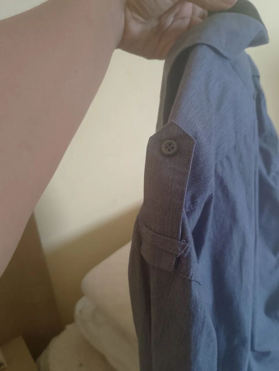 Camisa social cinza com bolsos - Foto 3