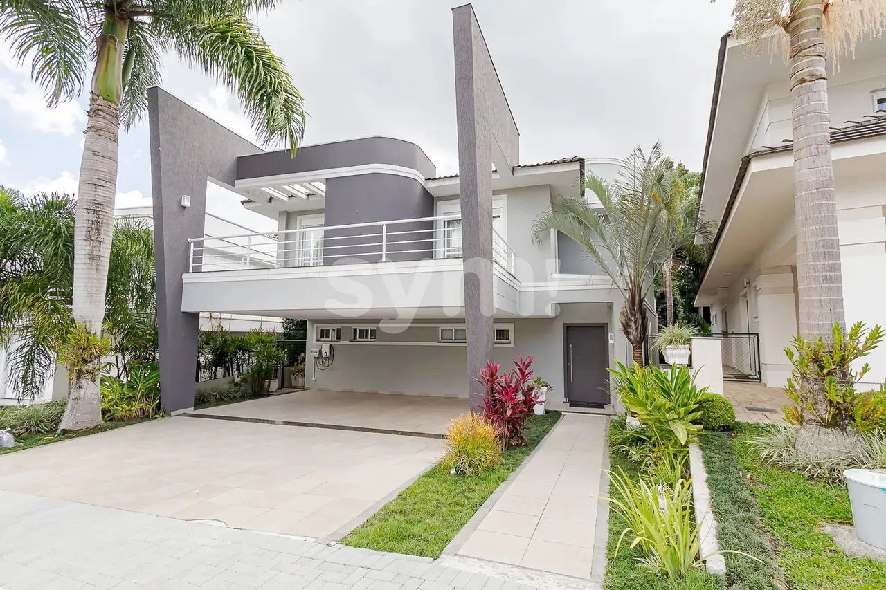 Casa em Condomínio com 5 dormitórios no C Comprido