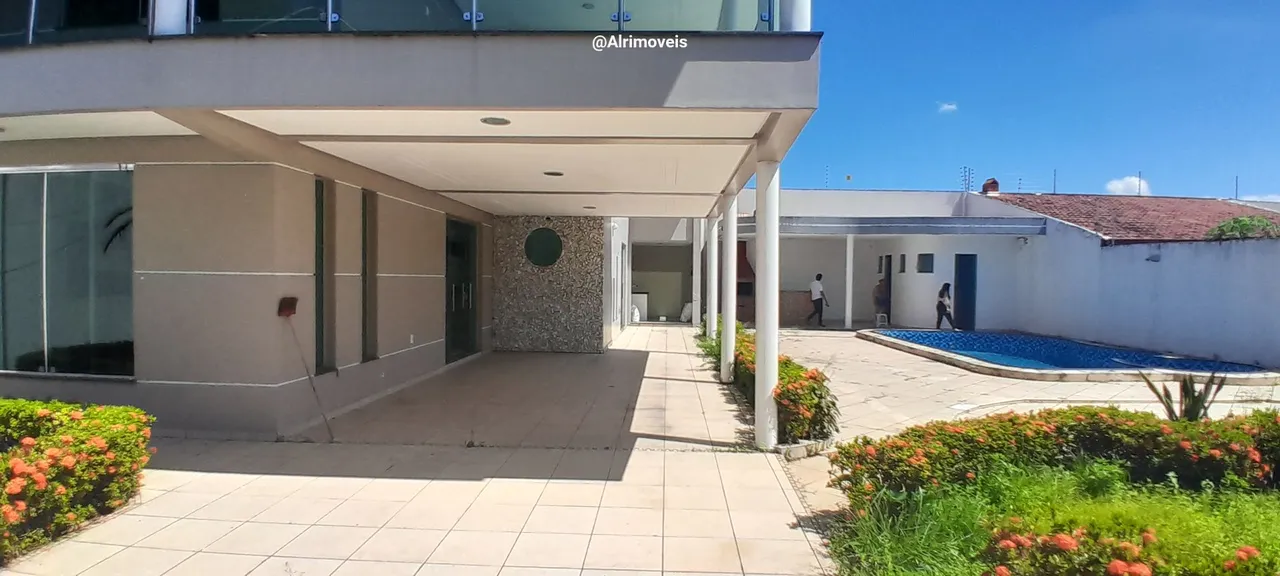 Alugo Linda casa em via publica