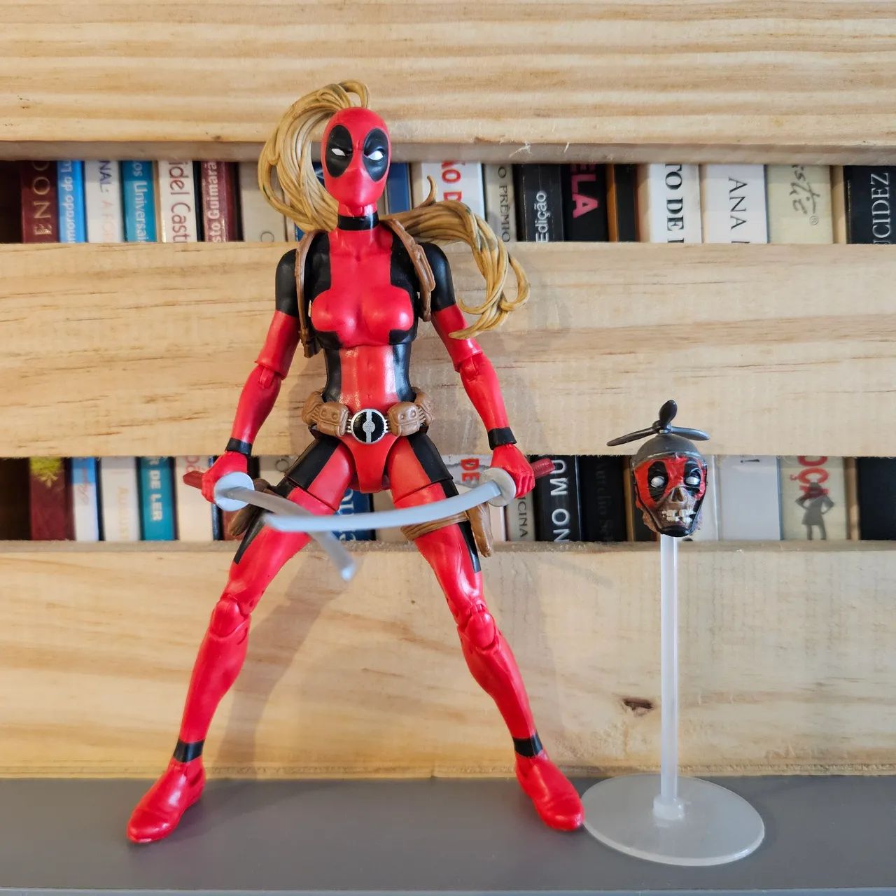 Boneco de ação Lady Pool Deadpool - Marvel Legends
