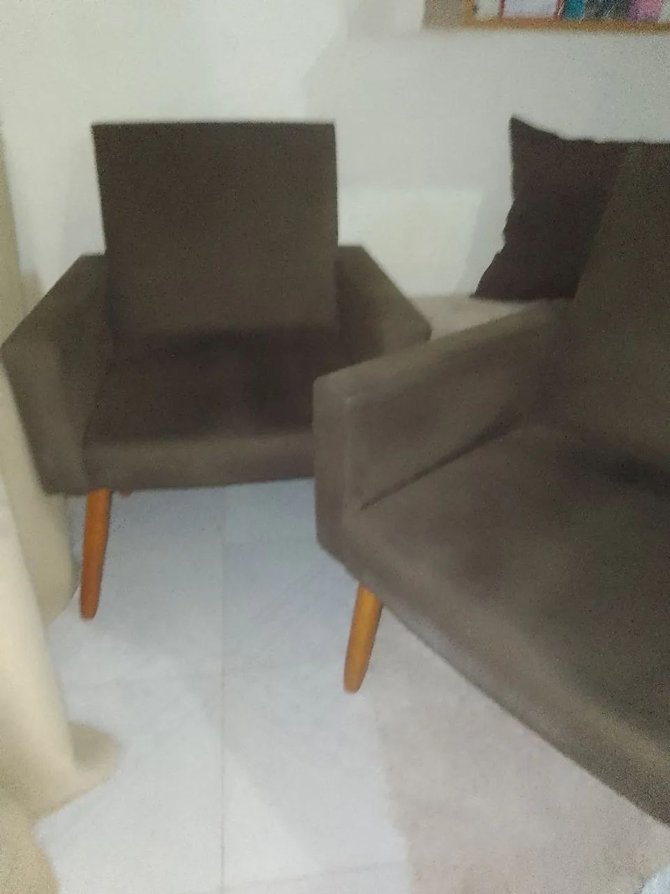 Par de Poltronas em Suede Marrom