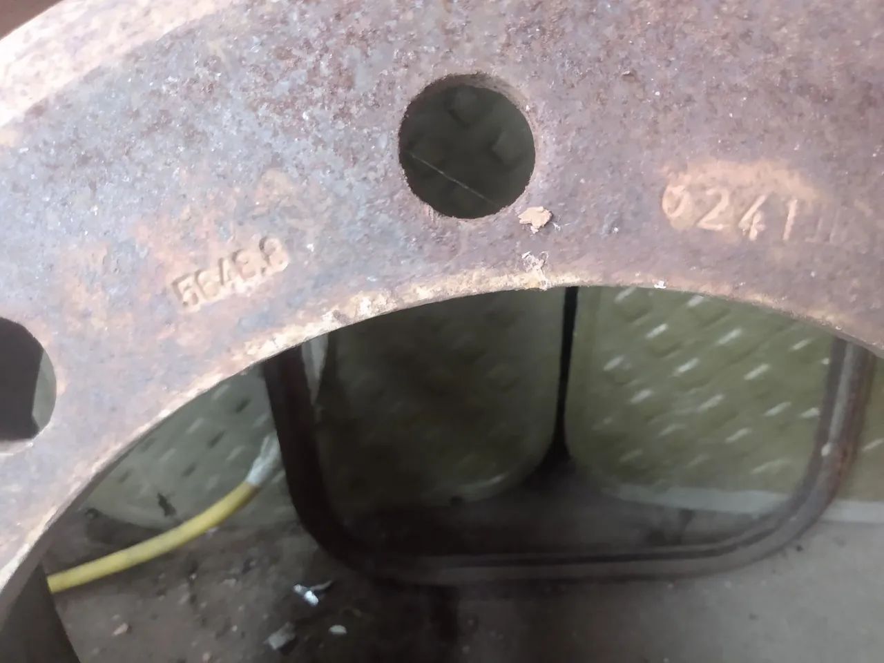 porta e tanpa de aço e um roda de rodo trem  - Foto 2