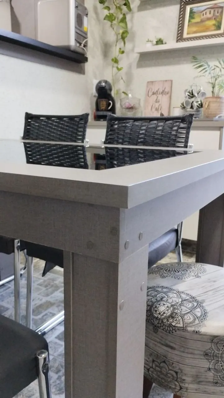 Mesa de Jantar Moderna e Elegante