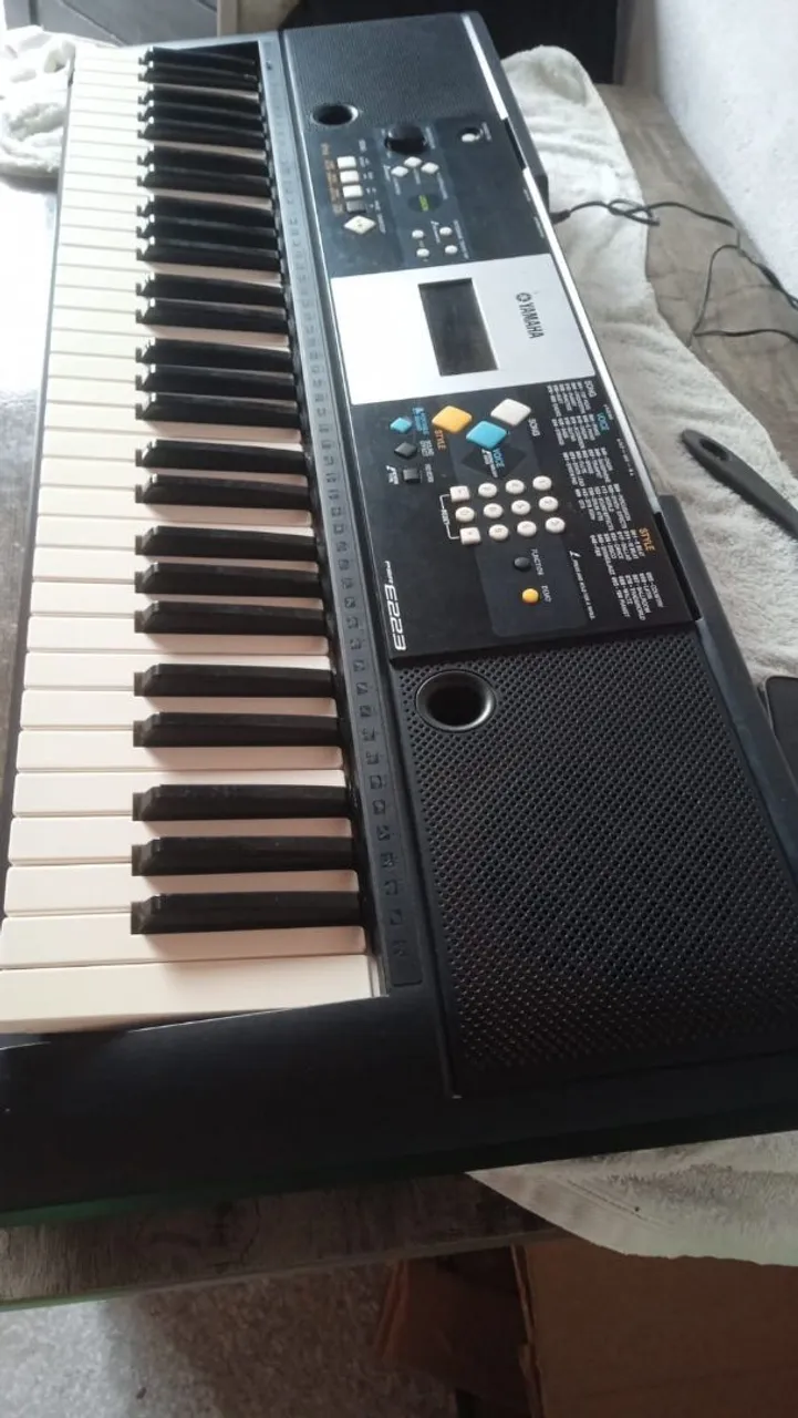 Teclado Yamaha E223 - Ótimo Estado!