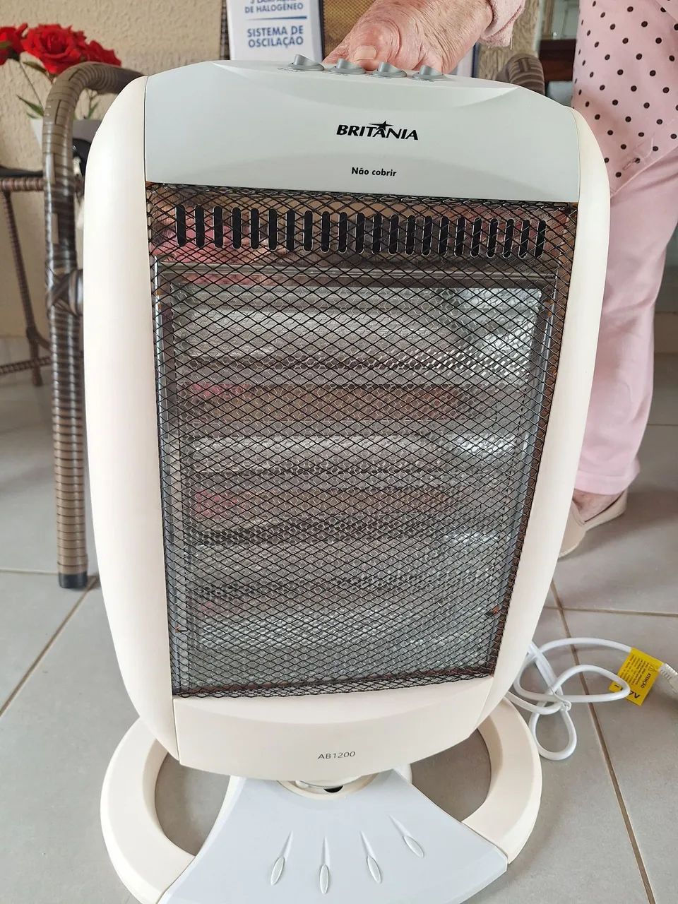Aquecedor Halógeno Britânia AB1200 - 1200W - Foto 3