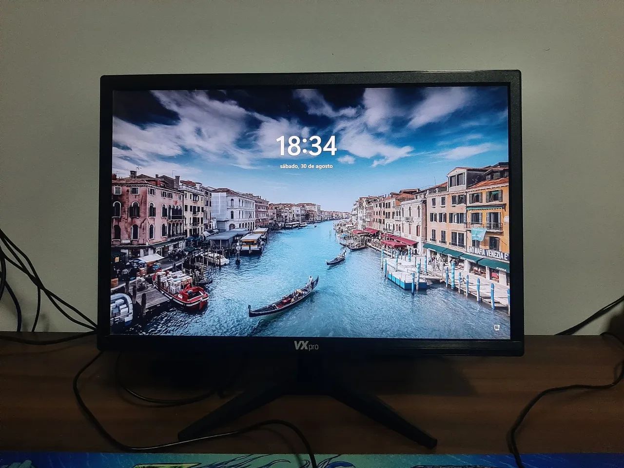 Monitor 19 polegadas + suporte articulável 