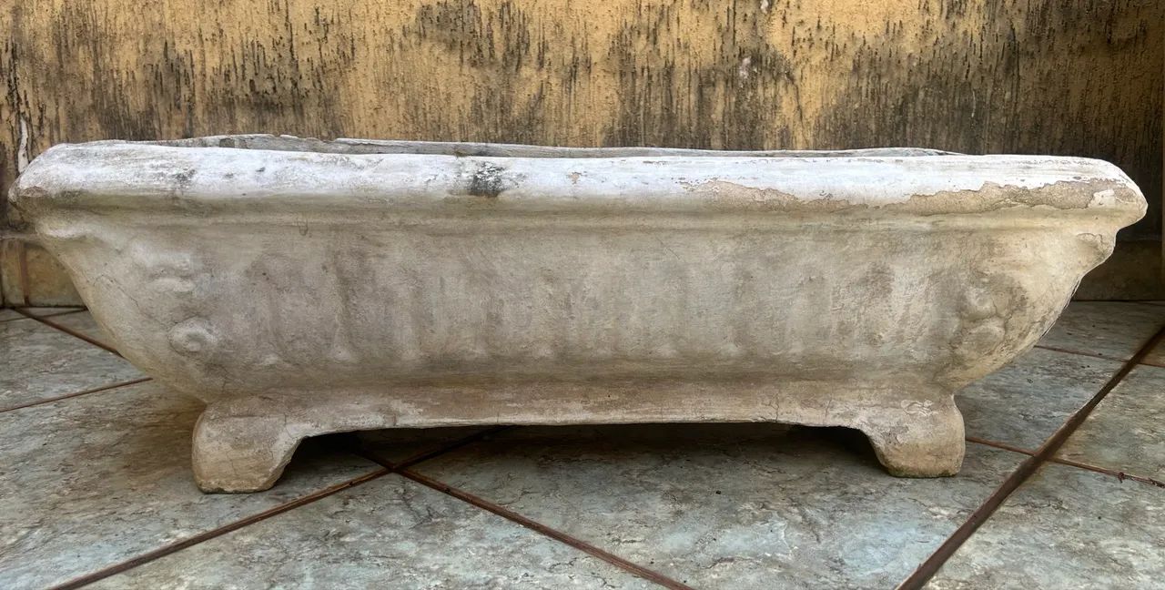 Vaso retangular de concreto com terra adubada - Foto 3