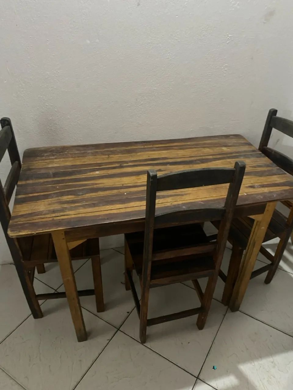 Mesa de madeira para 4 pessoas - Foto 4