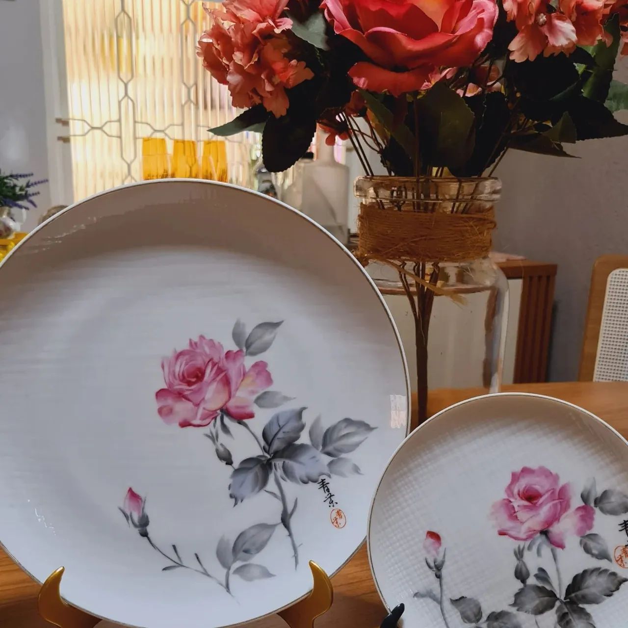 Jogo de pratos com rosas - 7 peças - Foto 2