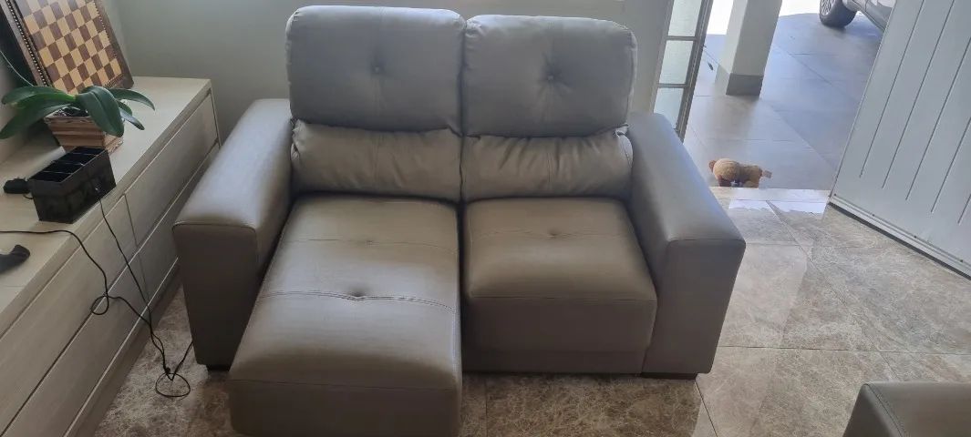 Sofa 2 lugares retrátil e reclinável